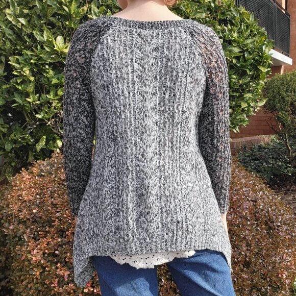 ˖ ݁ ˚ ₊𖥔⋆ Leifnotes 2010s grey handkerchief sweater with lace lining ⋆𖥔₊˚ ݁ ˖ - Picture 3 of 8